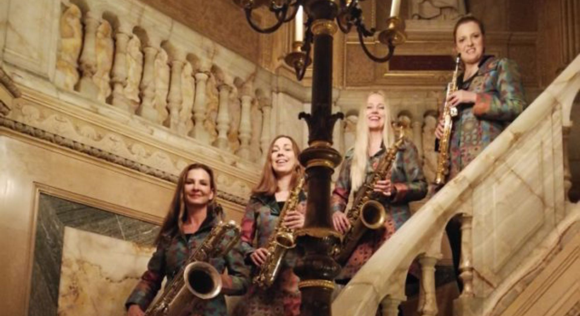 http://die%20vier%20Saxophonistinnen%20von%20First%20Ladies%20begleiten%20eine%20Abendveranstaltung%20im%20Travelers%20Club%20in%20Paris